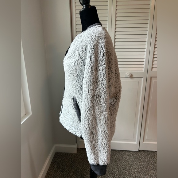 Wear by Erin Andrews Gray Sherpa Jacket - Picture 2 of 5